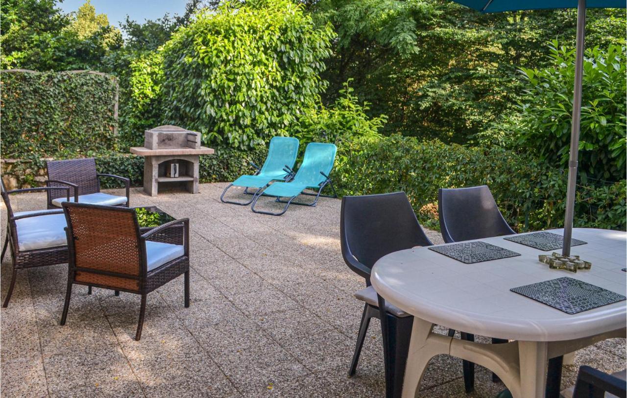 2 Bedroom Nice Home In Vitrac Витрак Экстерьер фото